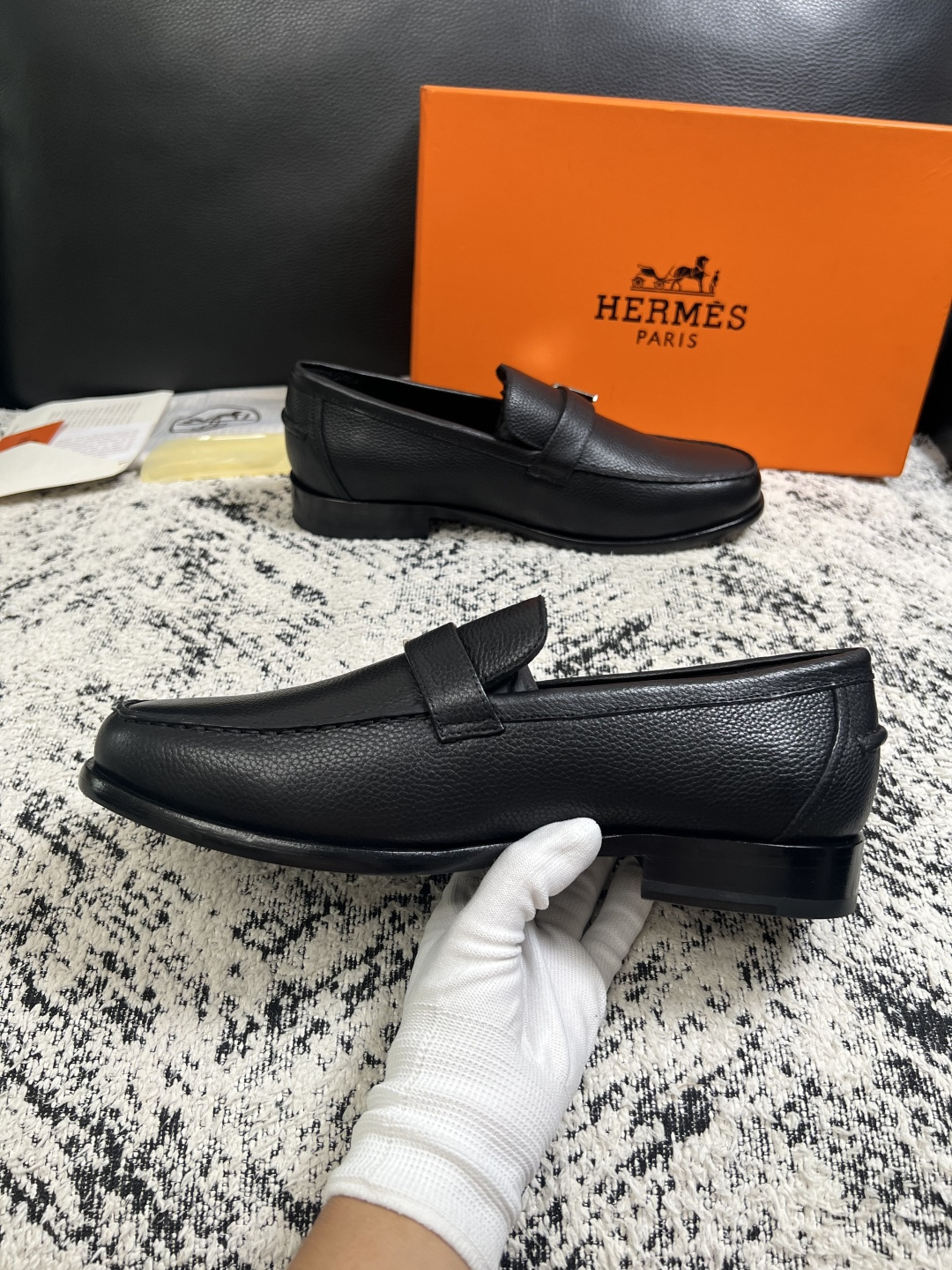 Hermes  高品质  顶级工艺品 爱马仕 皮鞋专柜同步 原厂配置，意大利进口原版牛皮面料，透气舒适进口水染牛里垫，鞋