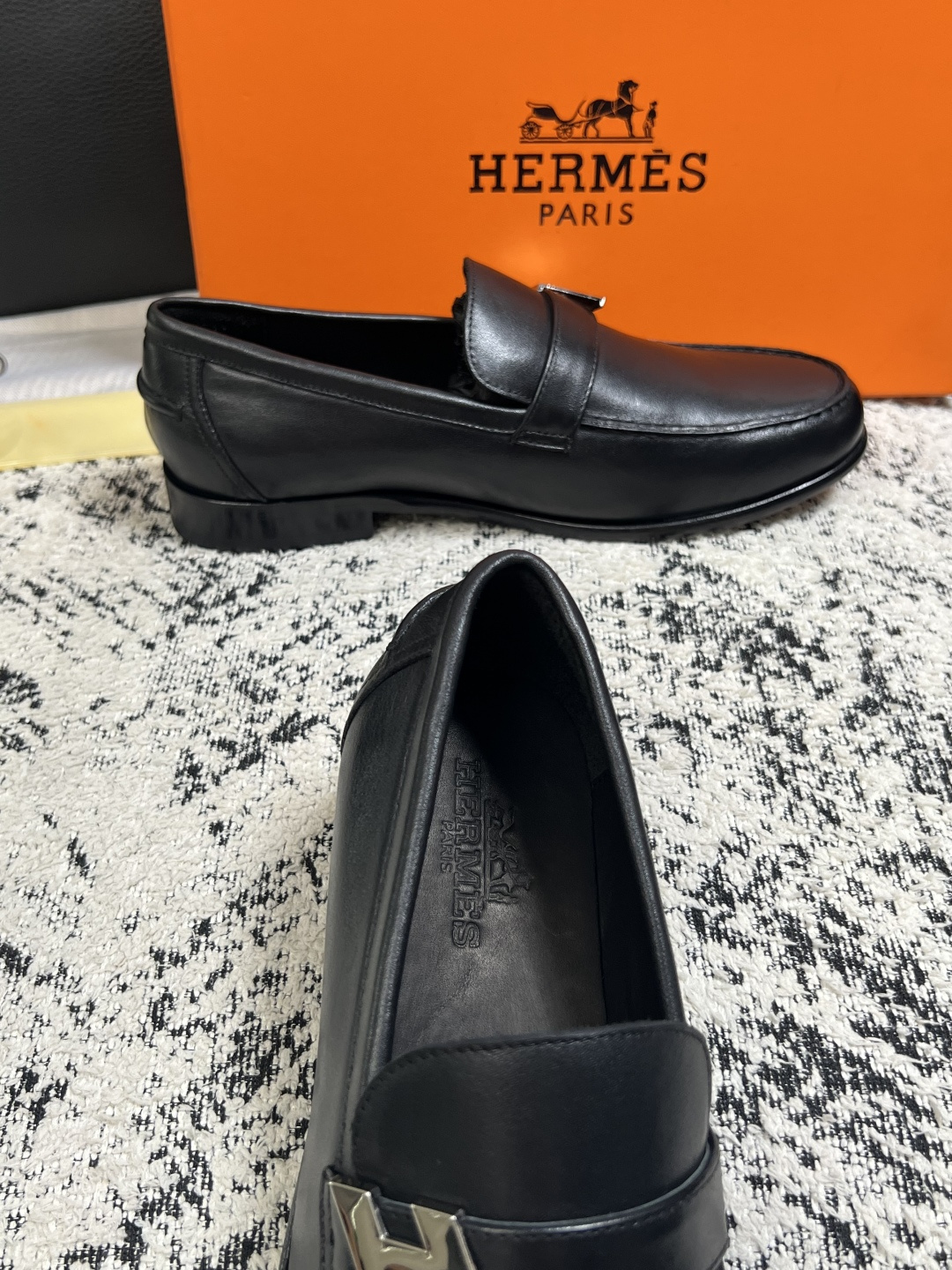 Hermes  高品质  顶级工艺品 爱马仕 皮鞋专柜同步 原厂配置，意大利进口原版牛皮面料，透气舒适进口水染牛里垫，鞋