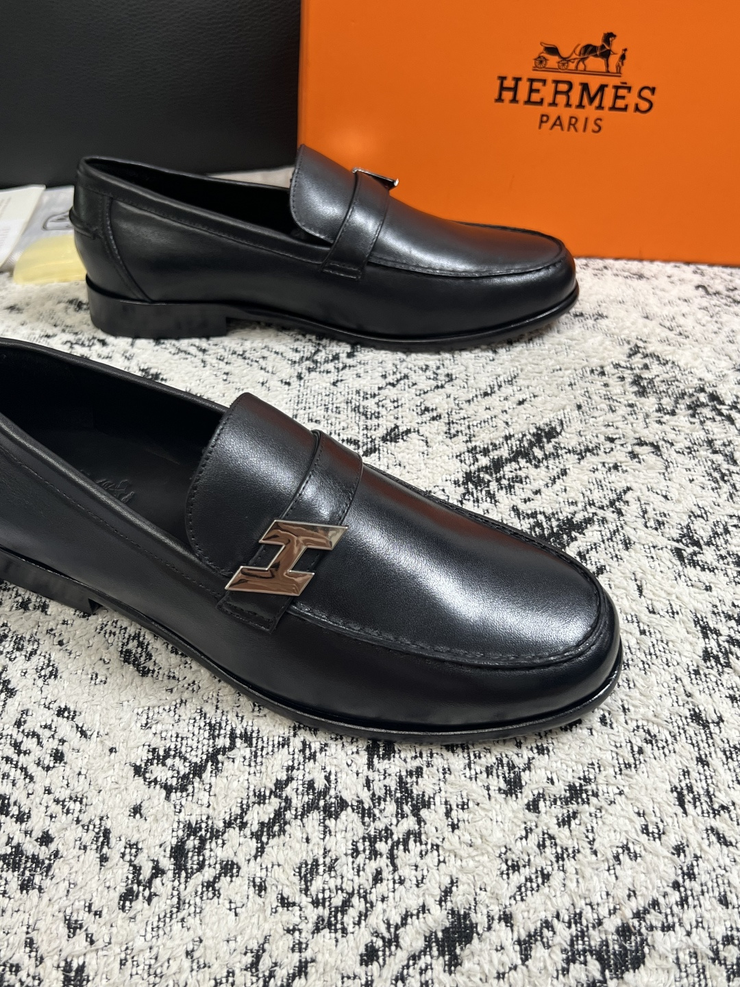 Hermes  高品质  顶级工艺品 爱马仕 皮鞋专柜同步 原厂配置，意大利进口原版牛皮面料，透气舒适进口水染牛里垫，鞋