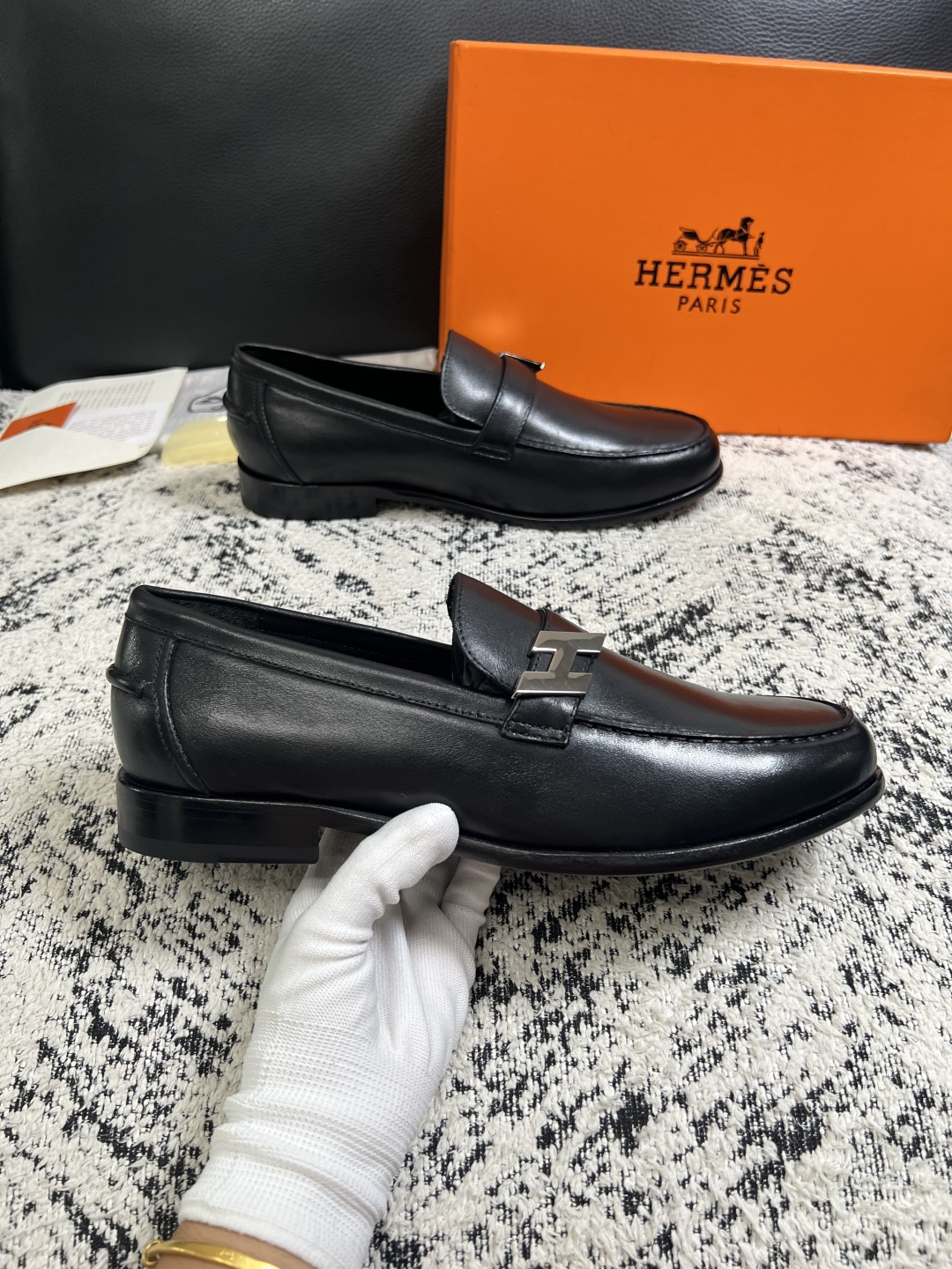 Hermes  高品质  顶级工艺品 爱马仕 皮鞋专柜同步 原厂配置，意大利进口原版牛皮面料，透气舒适进口水染牛里垫，鞋