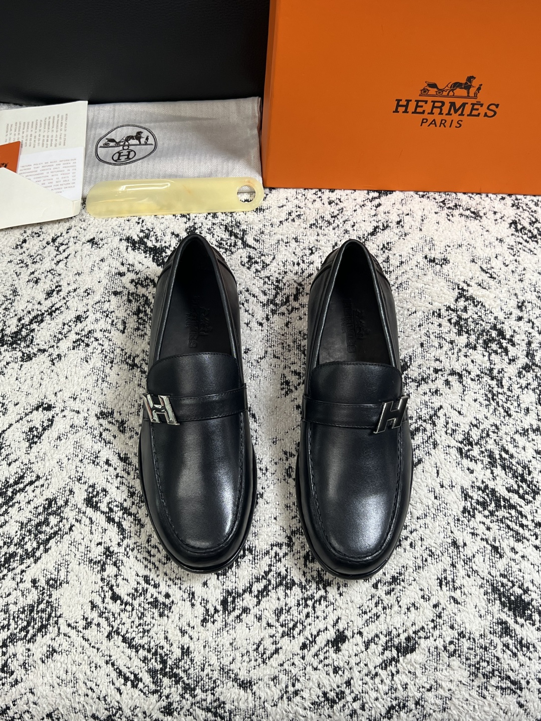 Hermes  高品质  顶级工艺品 爱马仕 皮鞋专柜同步 原厂配置，意大利进口原版牛皮面料，透气舒适进口水染牛里垫，鞋