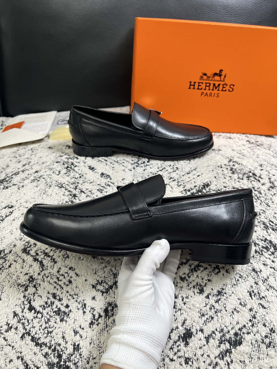 Hermes  高品质  顶级工艺品 爱马仕 皮鞋专柜同步 原厂配置，意大利进口原版牛皮面料，透气舒适进口水染牛里垫，鞋