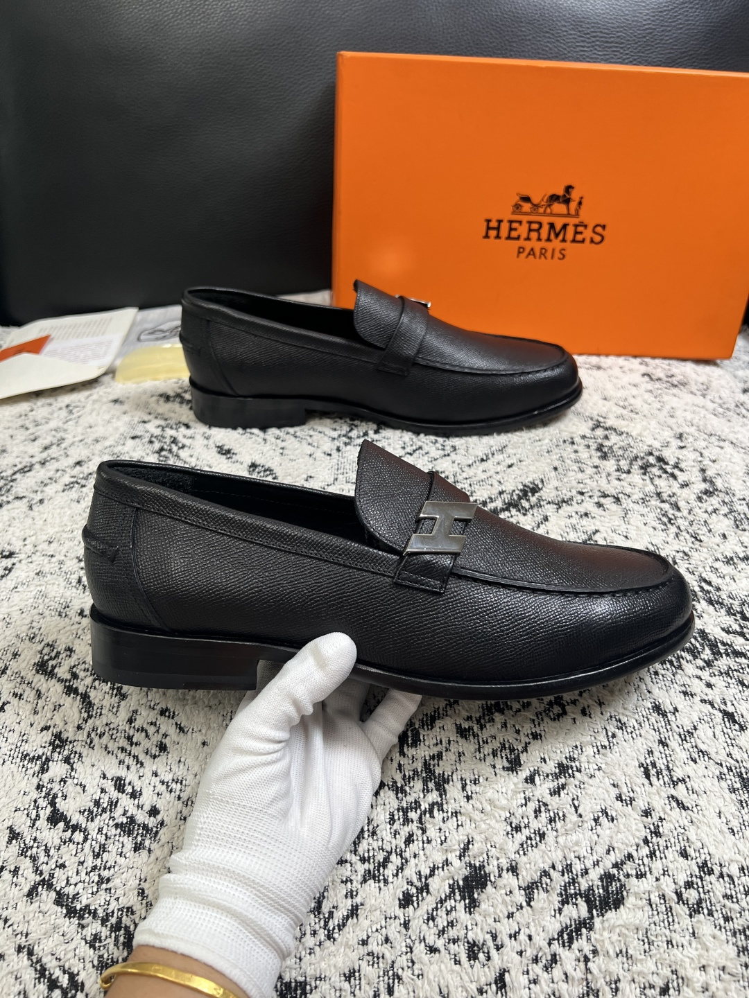 Hermes  高品质  顶级工艺品 爱马仕 皮鞋专柜同步 原厂配置，意大利进口原版牛皮面料，透气舒适进口水染牛里垫，鞋