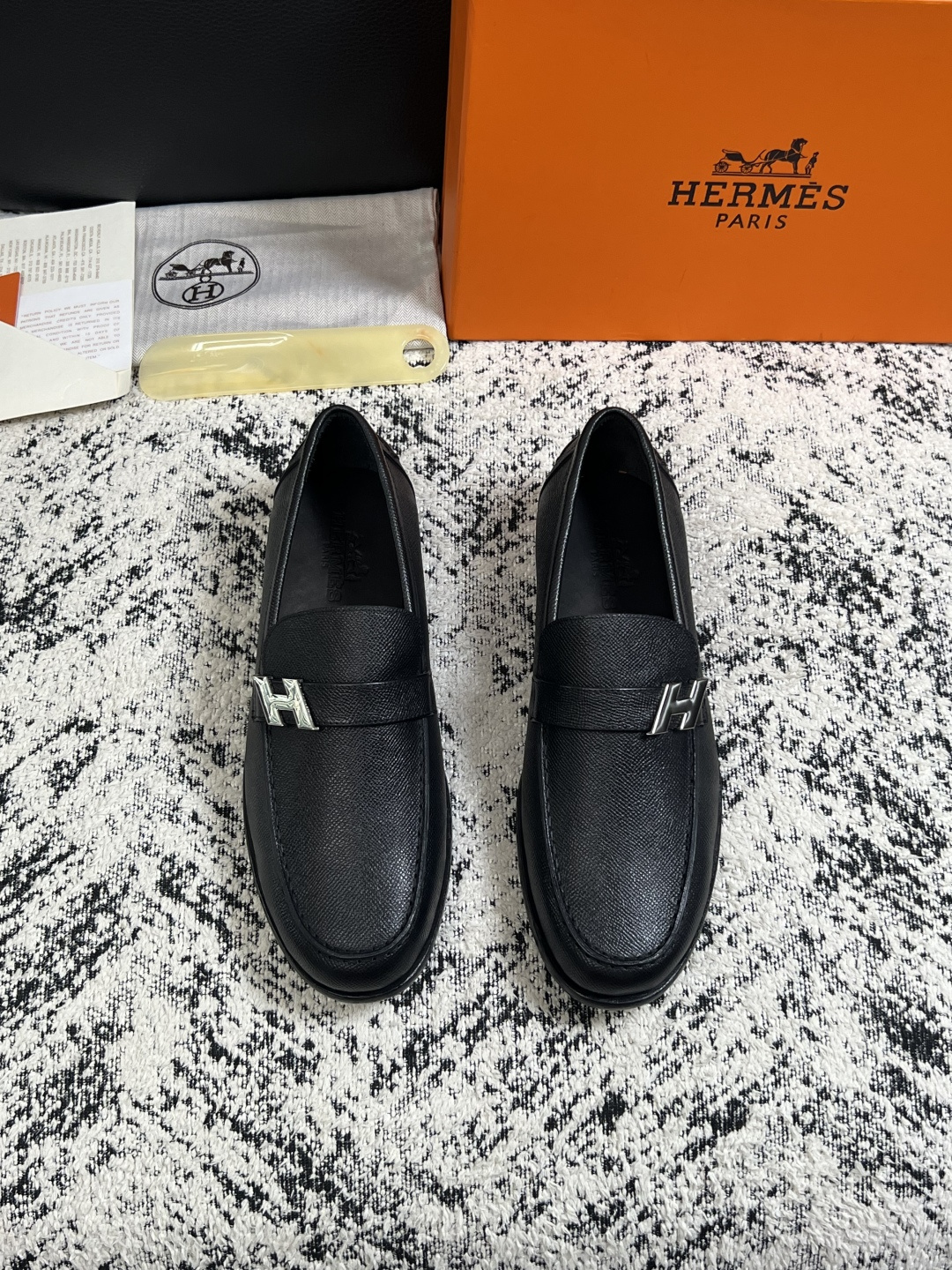Hermes  高品质  顶级工艺品 爱马仕 皮鞋专柜同步 原厂配置，意大利进口原版牛皮面料，透气舒适进口水染牛里垫，鞋