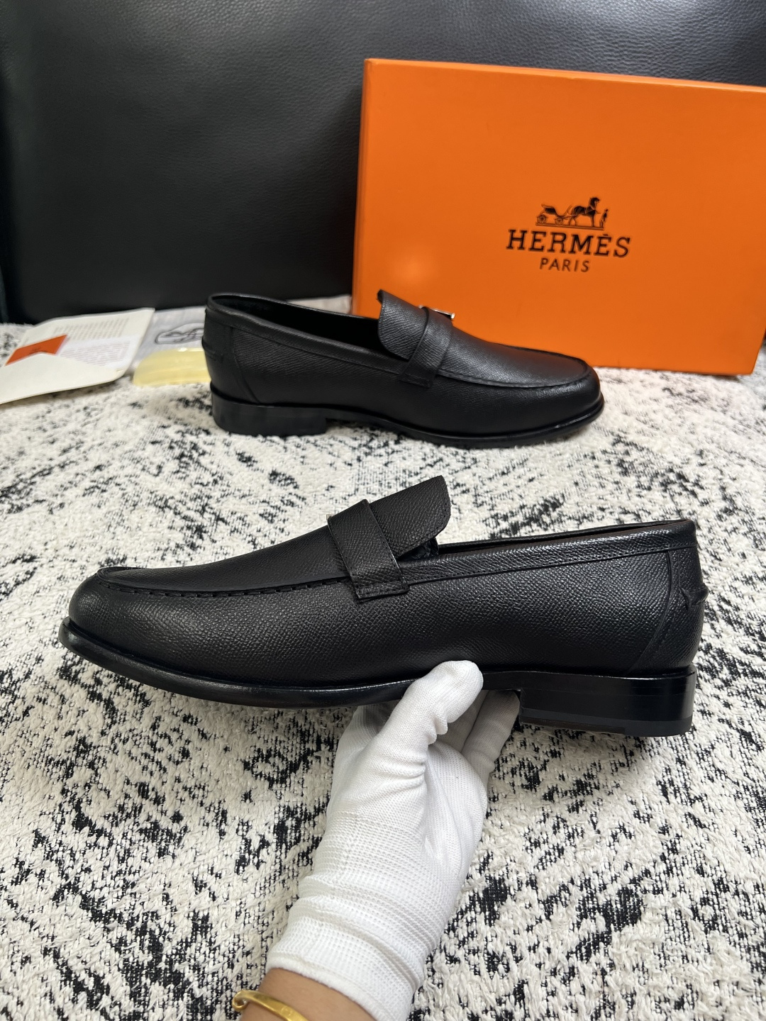 Hermes  高品质  顶级工艺品 爱马仕 皮鞋专柜同步 原厂配置，意大利进口原版牛皮面料，透气舒适进口水染牛里垫，鞋