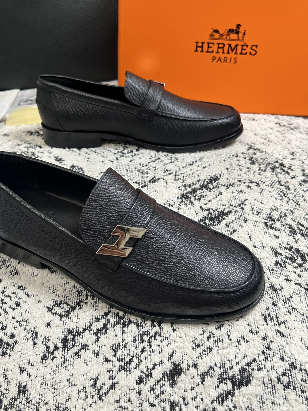 Hermes  高品质  顶级工艺品 爱马仕 皮鞋专柜同步 原厂配置，意大利进口原版牛皮面料，透气舒适进口水染牛里垫，鞋