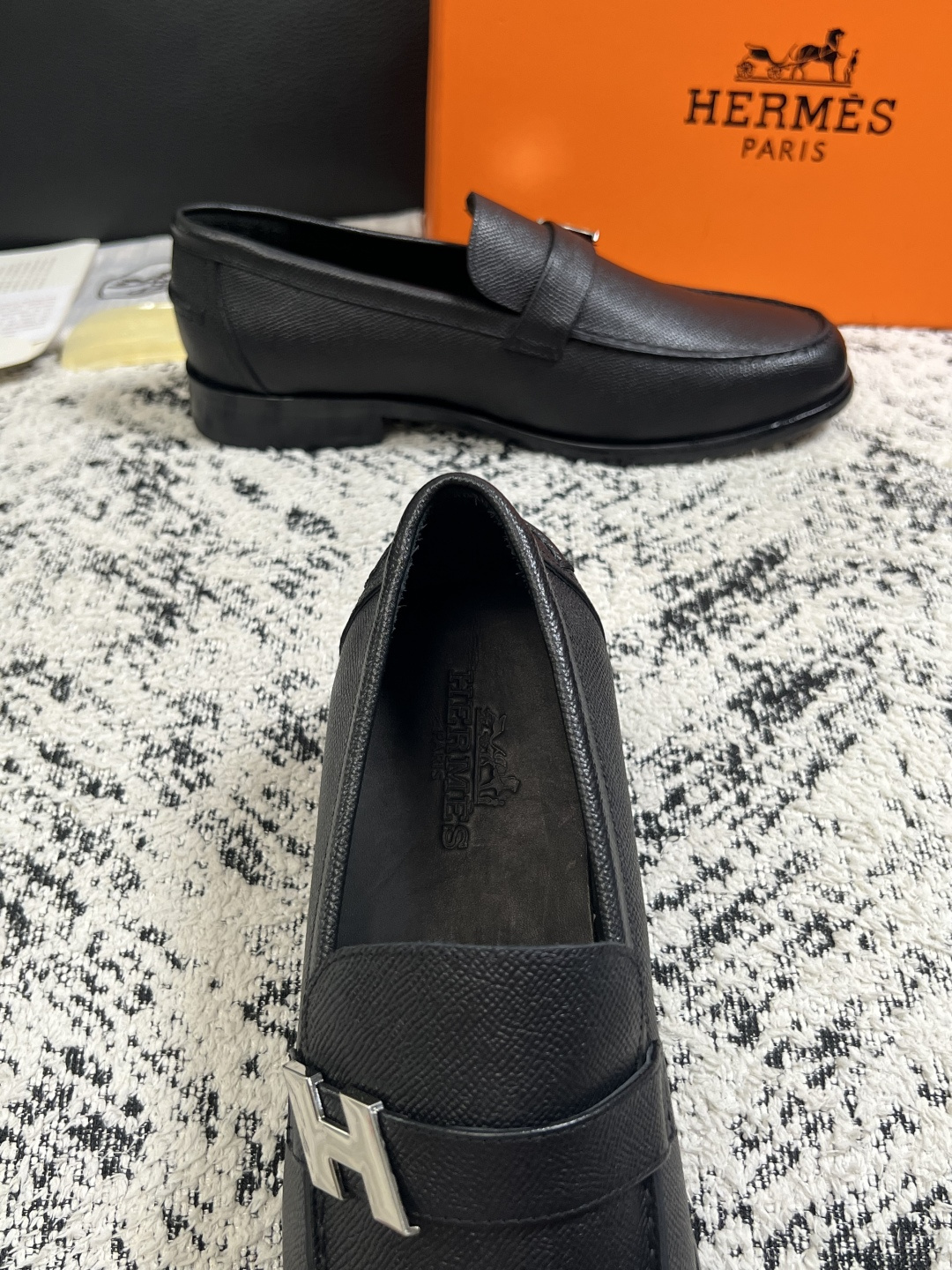 Hermes  高品质  顶级工艺品 爱马仕 皮鞋专柜同步 原厂配置，意大利进口原版牛皮面料，透气舒适进口水染牛里垫，鞋