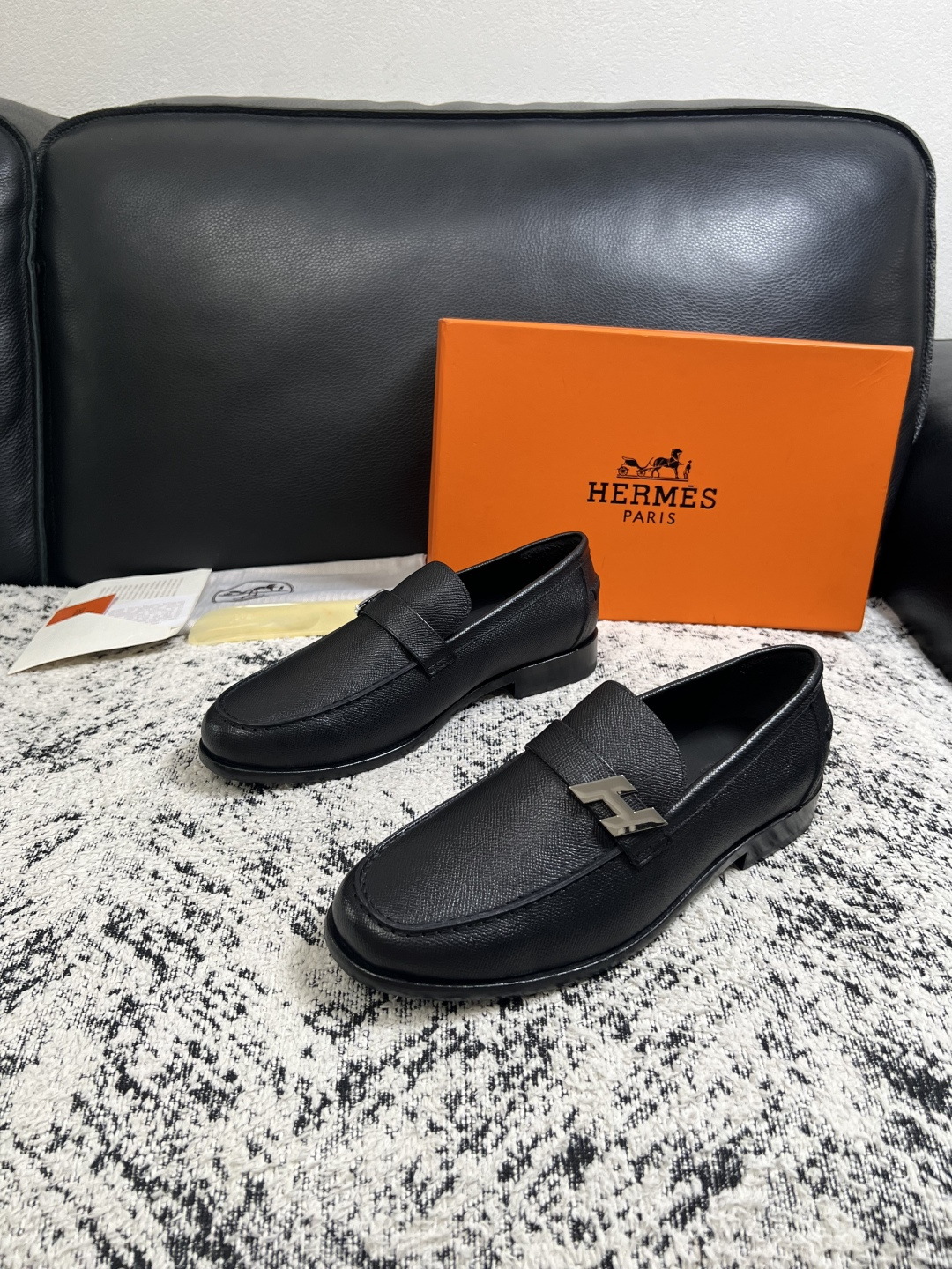 Hermes  高品质  顶级工艺品 爱马仕 皮鞋专柜同步 原厂配置，意大利进口原版牛皮面料，透气舒适进口水染牛里垫，鞋