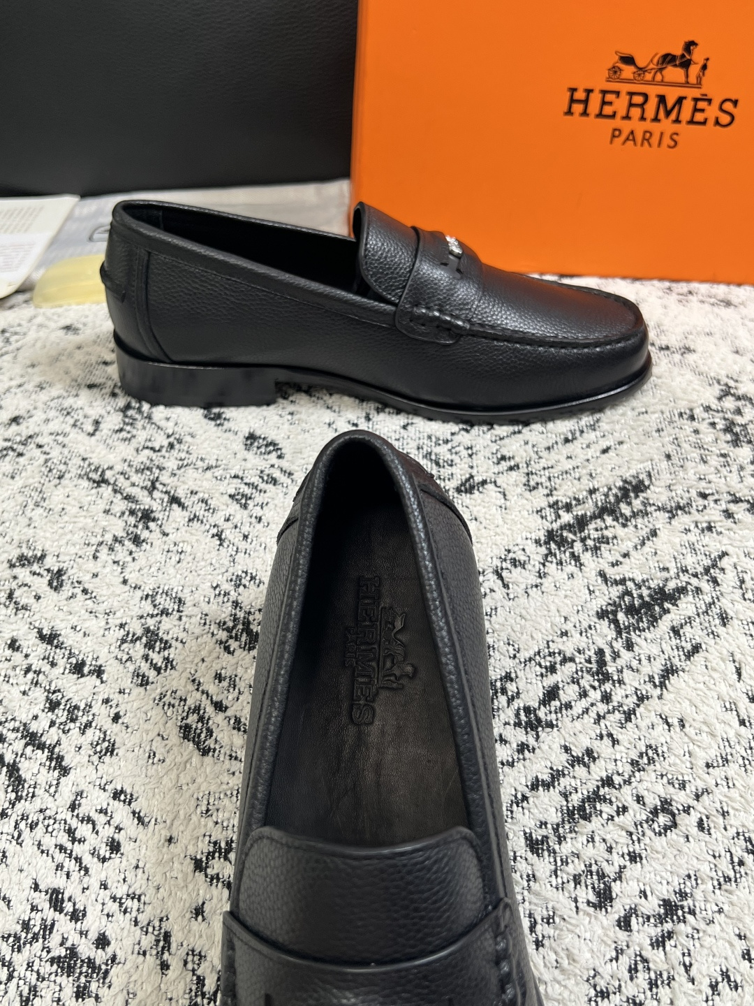 Hermes  高品质  顶级工艺品 爱马仕 皮鞋专柜同步 原厂配置，意大利进口原版牛皮面料，透气舒适进口水染牛里垫，鞋