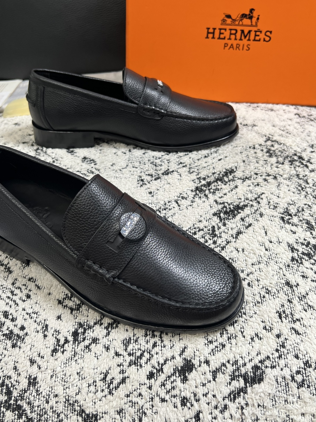 Hermes  高品质  顶级工艺品 爱马仕 皮鞋专柜同步 原厂配置，意大利进口原版牛皮面料，透气舒适进口水染牛里垫，鞋