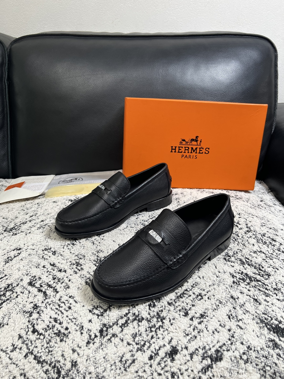 Hermes  高品质  顶级工艺品 爱马仕 皮鞋专柜同步 原厂配置，意大利进口原版牛皮面料，透气舒适进口水染牛里垫，鞋