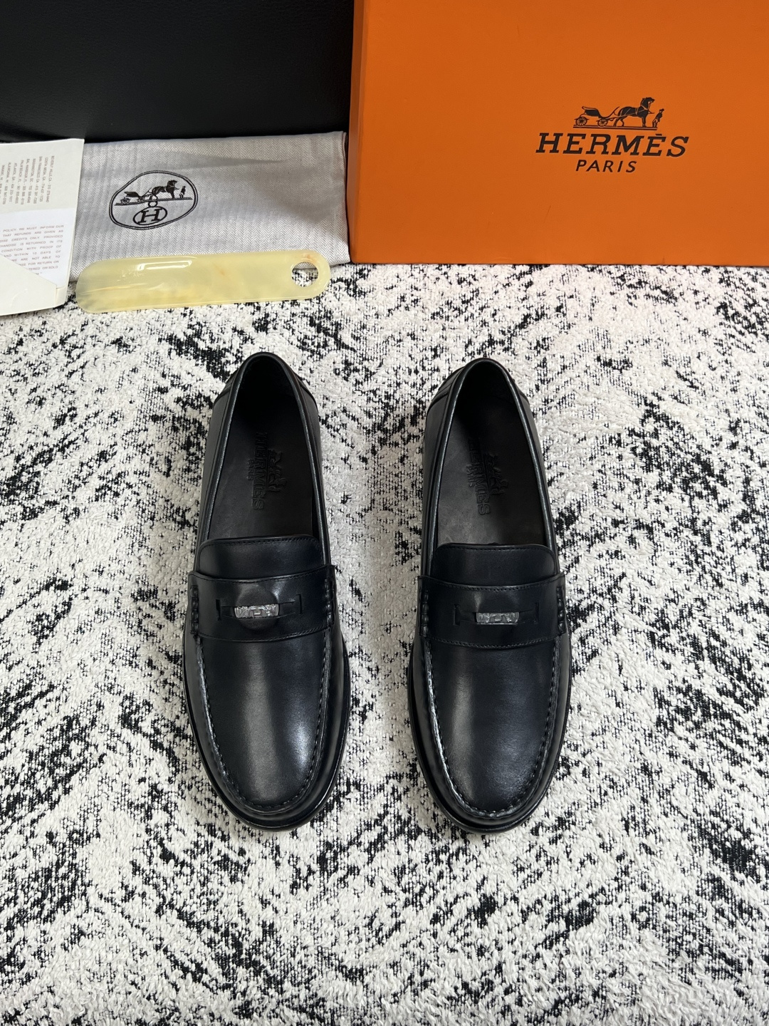Hermes  高品质  顶级工艺品 爱马仕 皮鞋专柜同步 原厂配置，意大利进口原版牛皮面料，透气舒适进口水染牛里垫，鞋