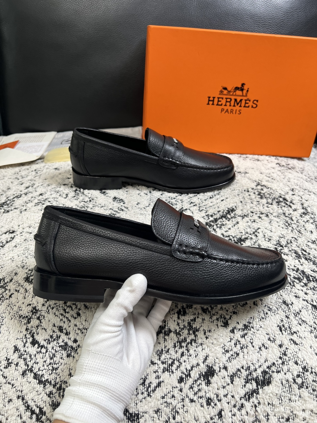 Hermes  高品质  顶级工艺品 爱马仕 皮鞋专柜同步 原厂配置，意大利进口原版牛皮面料，透气舒适进口水染牛里垫，鞋