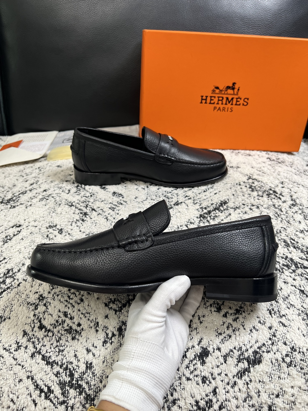 Hermes  高品质  顶级工艺品 爱马仕 皮鞋专柜同步 原厂配置，意大利进口原版牛皮面料，透气舒适进口水染牛里垫，鞋