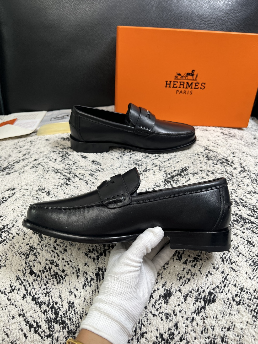 Hermes  高品质  顶级工艺品 爱马仕 皮鞋专柜同步 原厂配置，意大利进口原版牛皮面料，透气舒适进口水染牛里垫，鞋