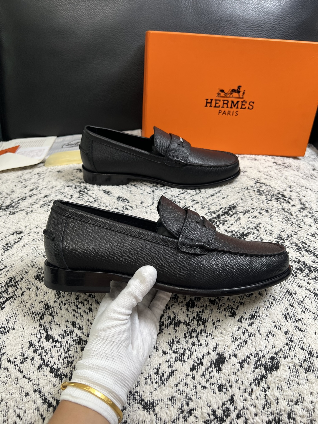 Hermes  高品质  顶级工艺品 爱马仕 皮鞋专柜同步 原厂配置，意大利进口原版牛皮面料，透气舒适进口水染牛里垫，鞋
