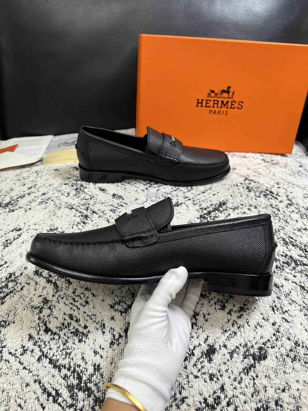 Hermes  高品质  顶级工艺品 爱马仕 皮鞋专柜同步 原厂配置，意大利进口原版牛皮面料，透气舒适进口水染牛里垫，鞋