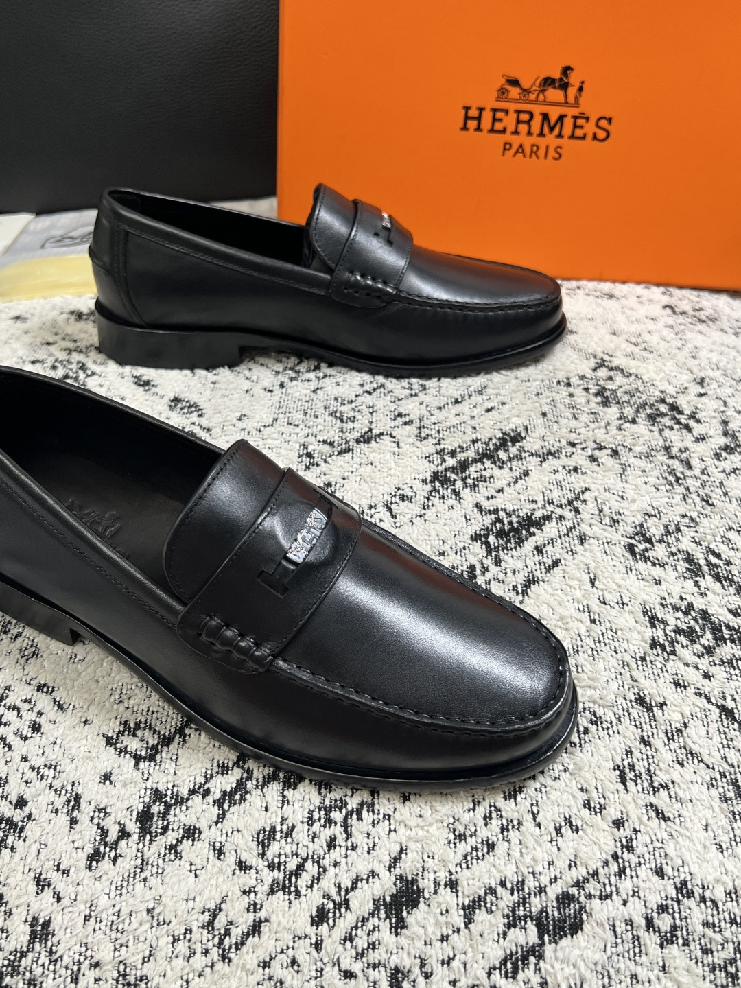 Hermes  高品质  顶级工艺品 爱马仕 皮鞋专柜同步 原厂配置，意大利进口原版牛皮面料，透气舒适进口水染牛里垫，鞋