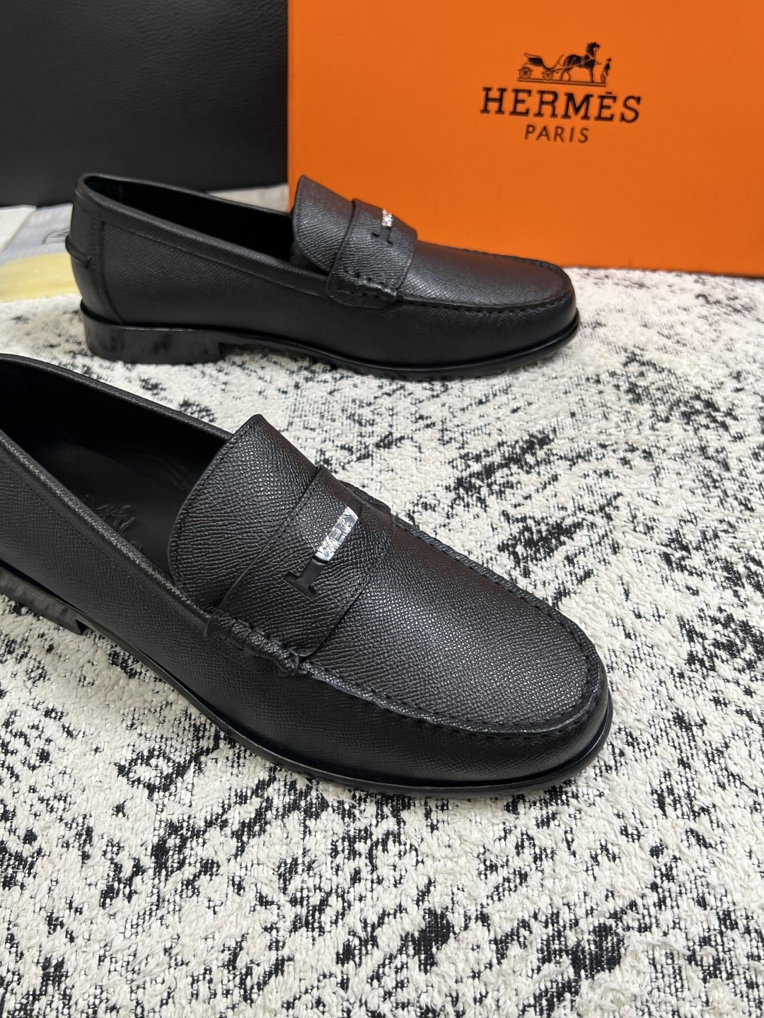 Hermes  高品质  顶级工艺品 爱马仕 皮鞋专柜同步 原厂配置，意大利进口原版牛皮面料，透气舒适进口水染牛里垫，鞋