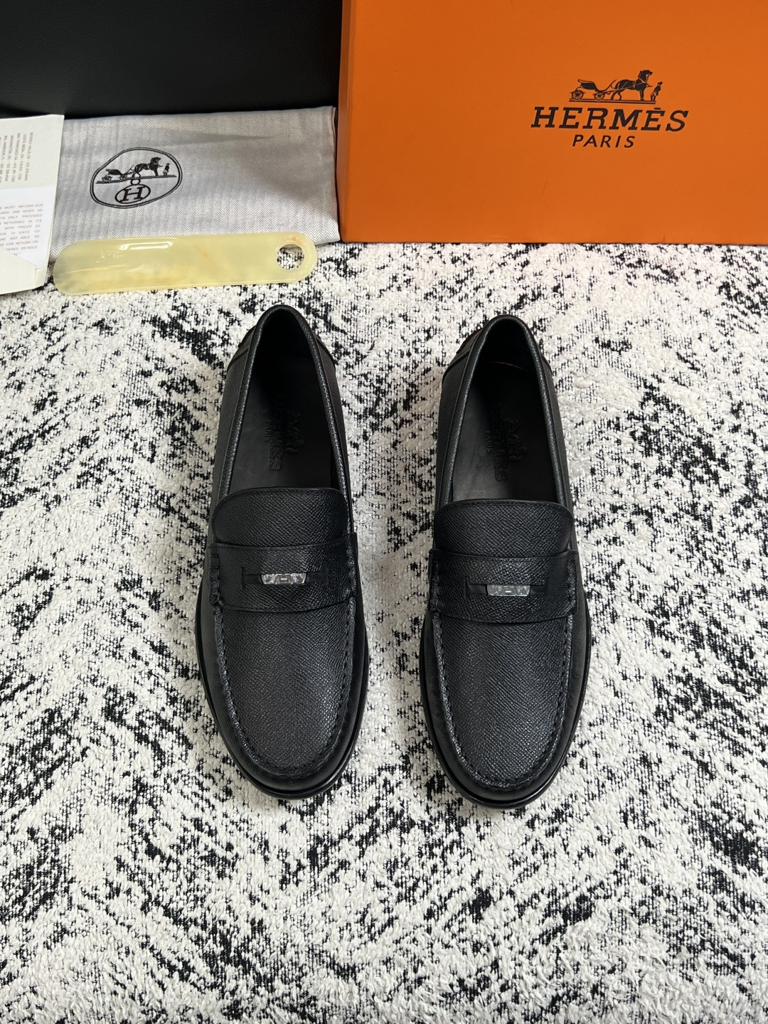 Hermes  高品质  顶级工艺品 爱马仕 皮鞋专柜同步 原厂配置，意大利进口原版牛皮面料，透气舒适进口水染牛里垫，鞋