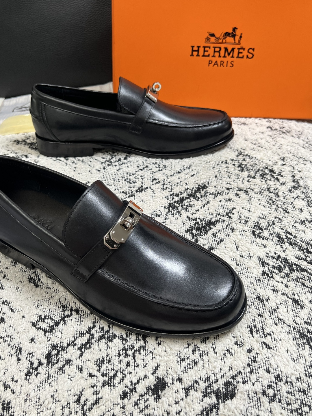 Hermes  高品质  顶级工艺品 爱马仕 皮鞋专柜同步 原厂配置，意大利进口原版牛皮面料，透气舒适进口水染牛里垫，鞋