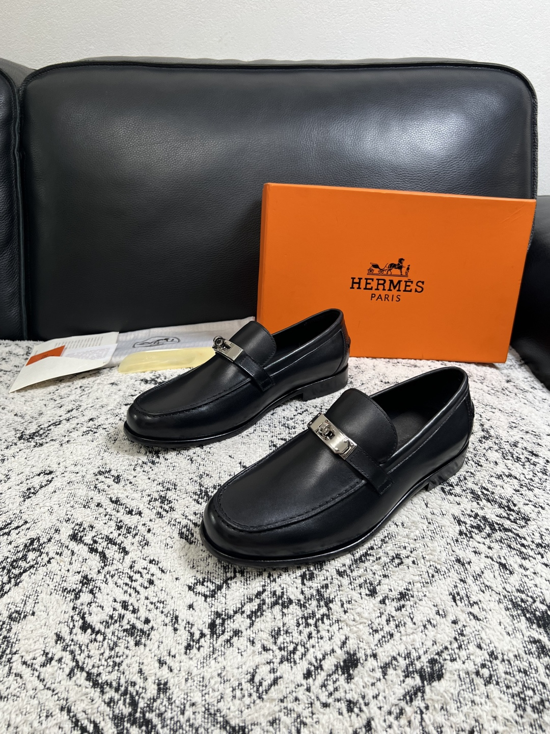 Hermes  高品质  顶级工艺品 爱马仕 皮鞋专柜同步 原厂配置，意大利进口原版牛皮面料，透气舒适进口水染牛里垫，鞋