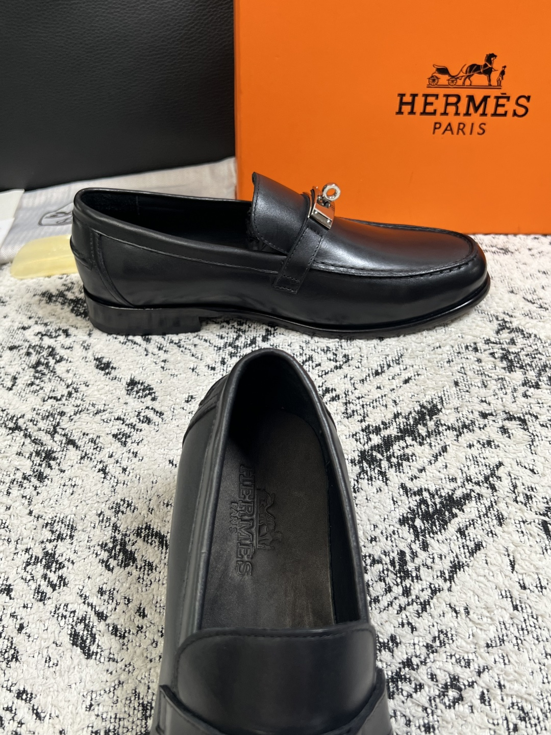 Hermes  高品质  顶级工艺品 爱马仕 皮鞋专柜同步 原厂配置，意大利进口原版牛皮面料，透气舒适进口水染牛里垫，鞋
