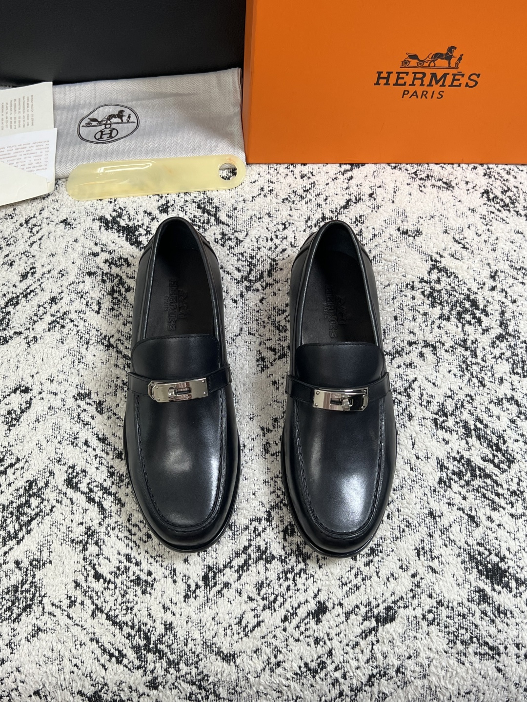 Hermes  高品质  顶级工艺品 爱马仕 皮鞋专柜同步 原厂配置，意大利进口原版牛皮面料，透气舒适进口水染牛里垫，鞋