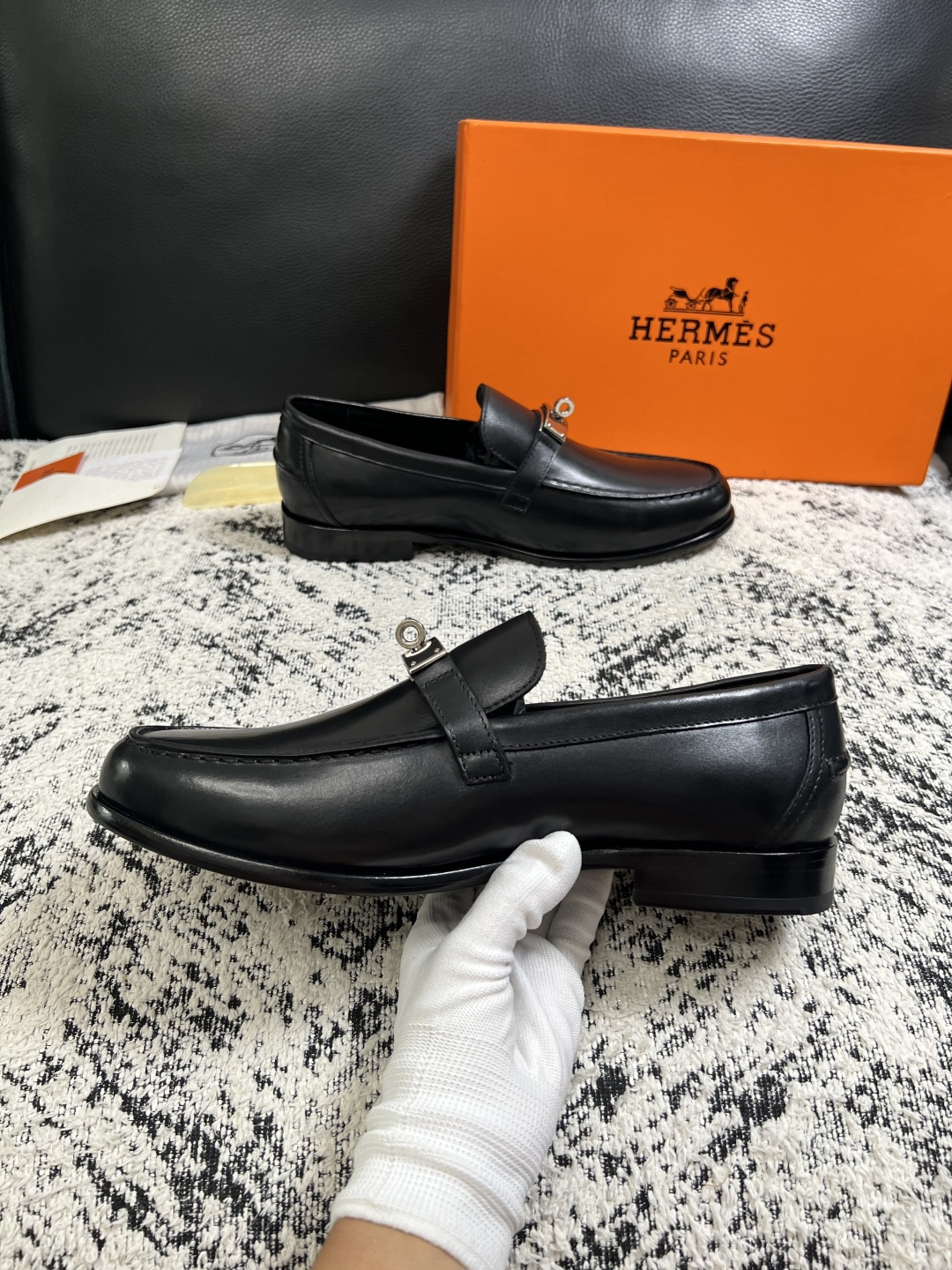 Hermes  高品质  顶级工艺品 爱马仕 皮鞋专柜同步 原厂配置，意大利进口原版牛皮面料，透气舒适进口水染牛里垫，鞋