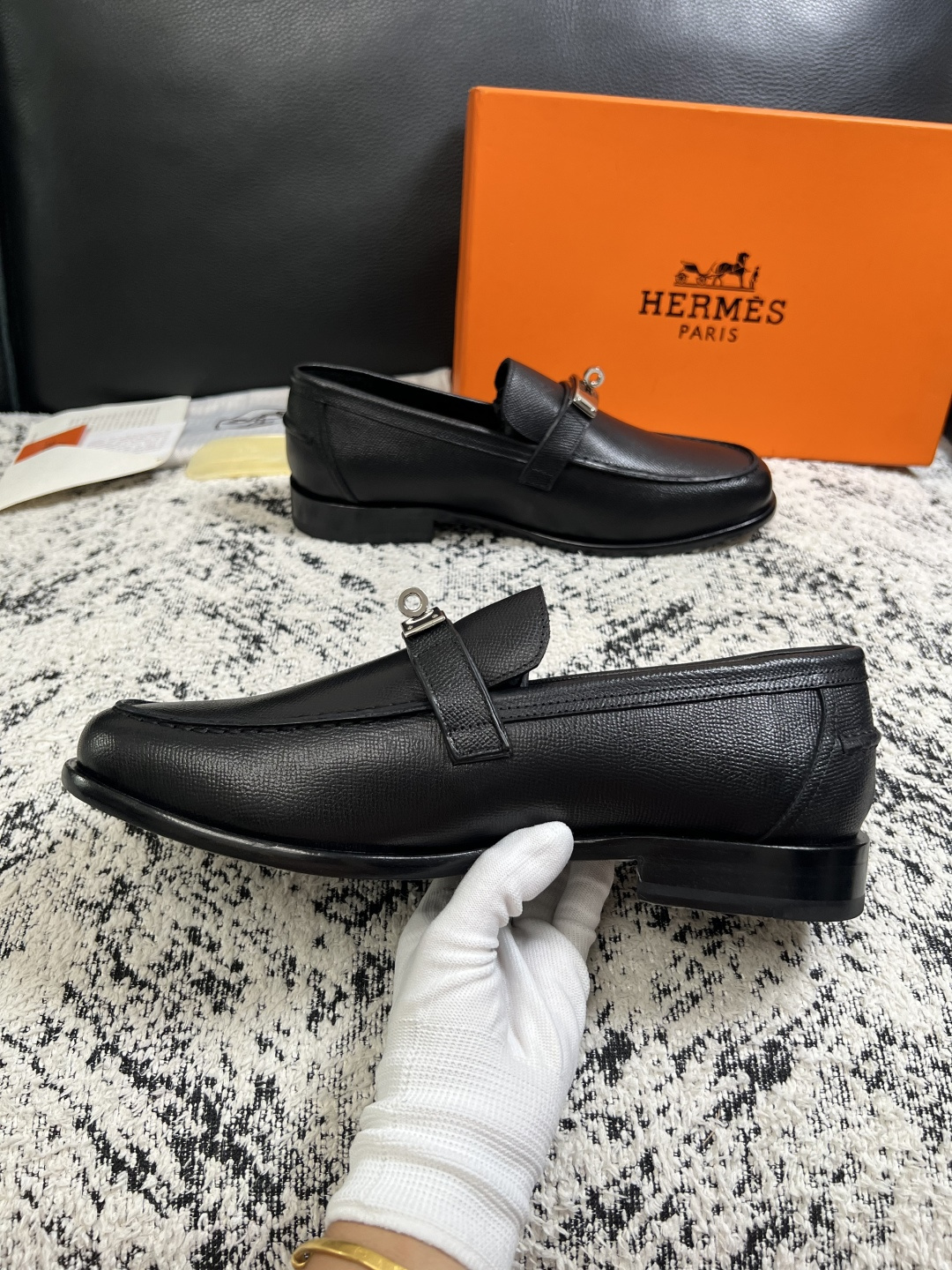 Hermes  高品质  顶级工艺品 爱马仕 皮鞋专柜同步 原厂配置，意大利进口原版牛皮面料，透气舒适进口水染牛里垫，鞋