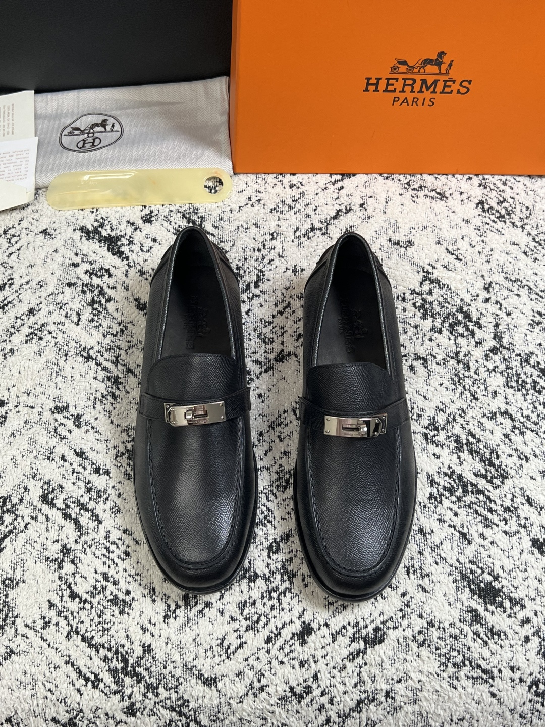 Hermes  高品质  顶级工艺品 爱马仕 皮鞋专柜同步 原厂配置，意大利进口原版牛皮面料，透气舒适进口水染牛里垫，鞋
