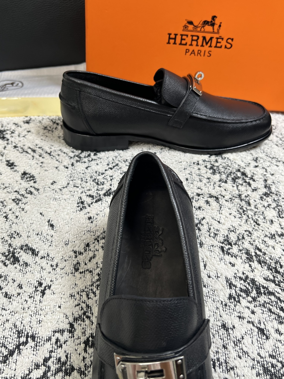 Hermes  高品质  顶级工艺品 爱马仕 皮鞋专柜同步 原厂配置，意大利进口原版牛皮面料，透气舒适进口水染牛里垫，鞋