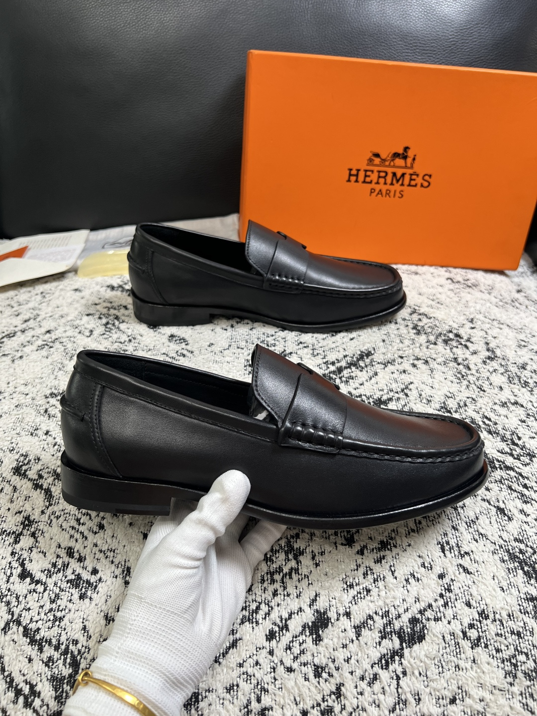 Hermes  高品质  顶级工艺品 爱马仕 皮鞋专柜同步 原厂配置，意大利进口原版牛皮面料，透气舒适进口水染牛里垫，鞋