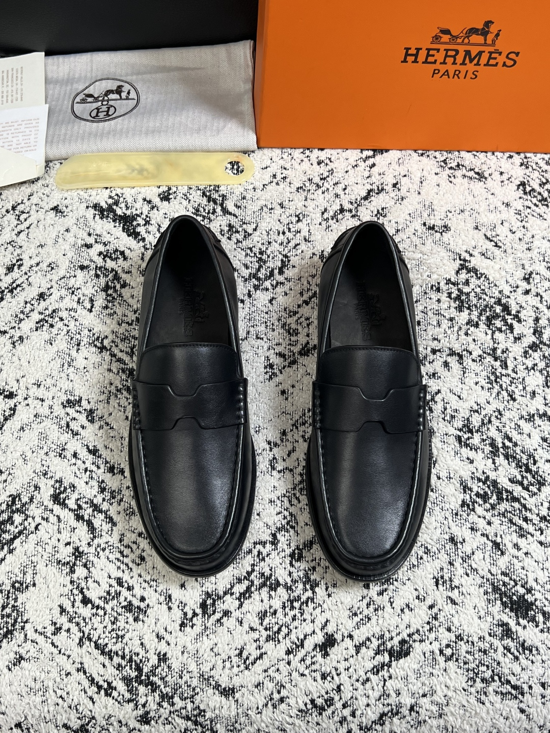 Hermes  高品质  顶级工艺品 爱马仕 皮鞋专柜同步 原厂配置，意大利进口原版牛皮面料，透气舒适进口水染牛里垫，鞋