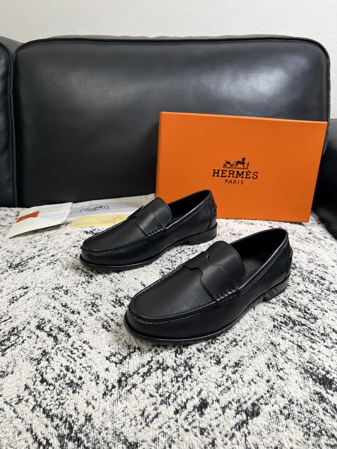 Hermes  高品质  顶级工艺品 爱马仕 皮鞋专柜同步 原厂配置，意大利进口原版牛皮面料，透气舒适进口水染牛里垫，鞋