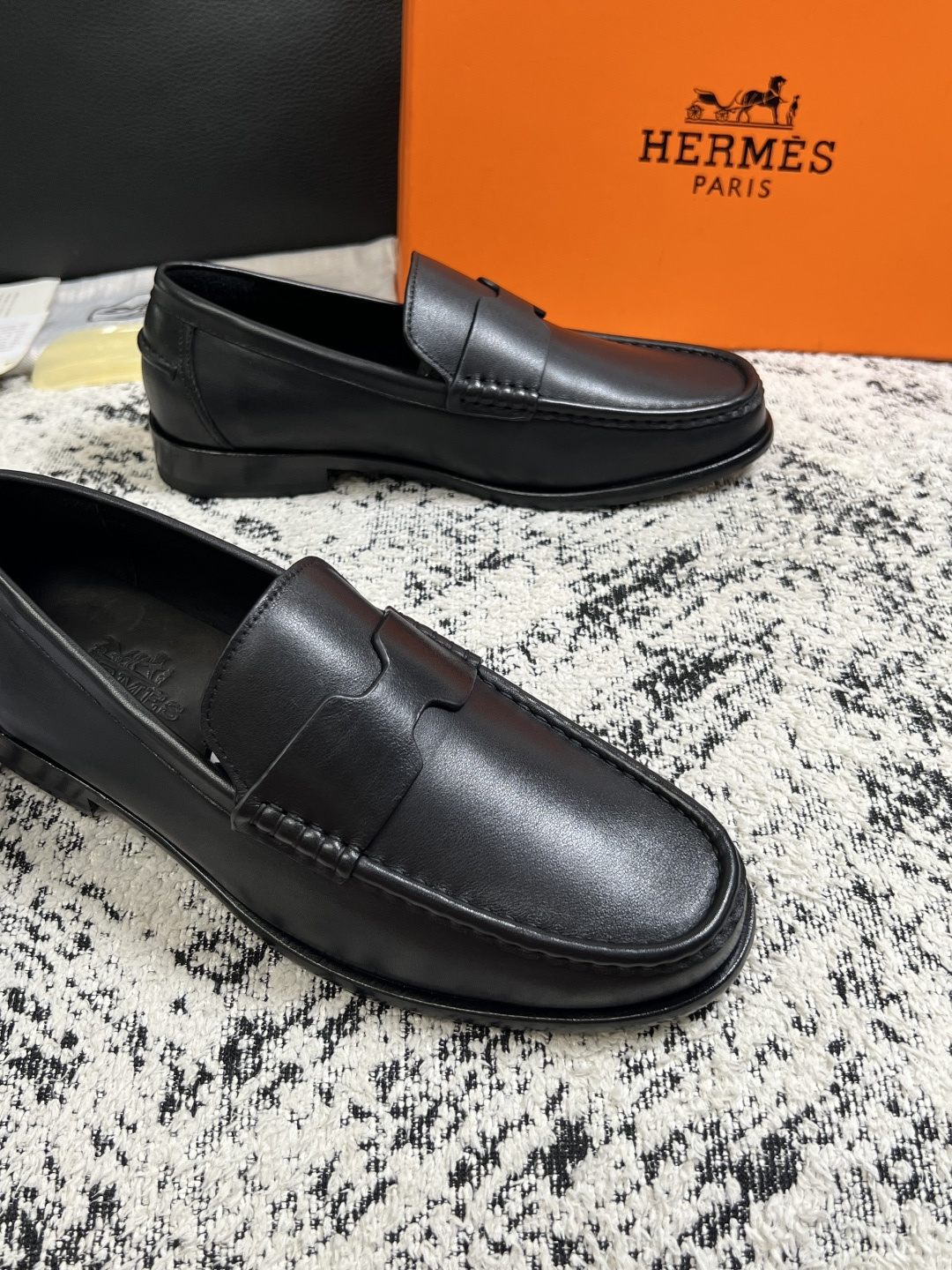 Hermes  高品质  顶级工艺品 爱马仕 皮鞋专柜同步 原厂配置，意大利进口原版牛皮面料，透气舒适进口水染牛里垫，鞋