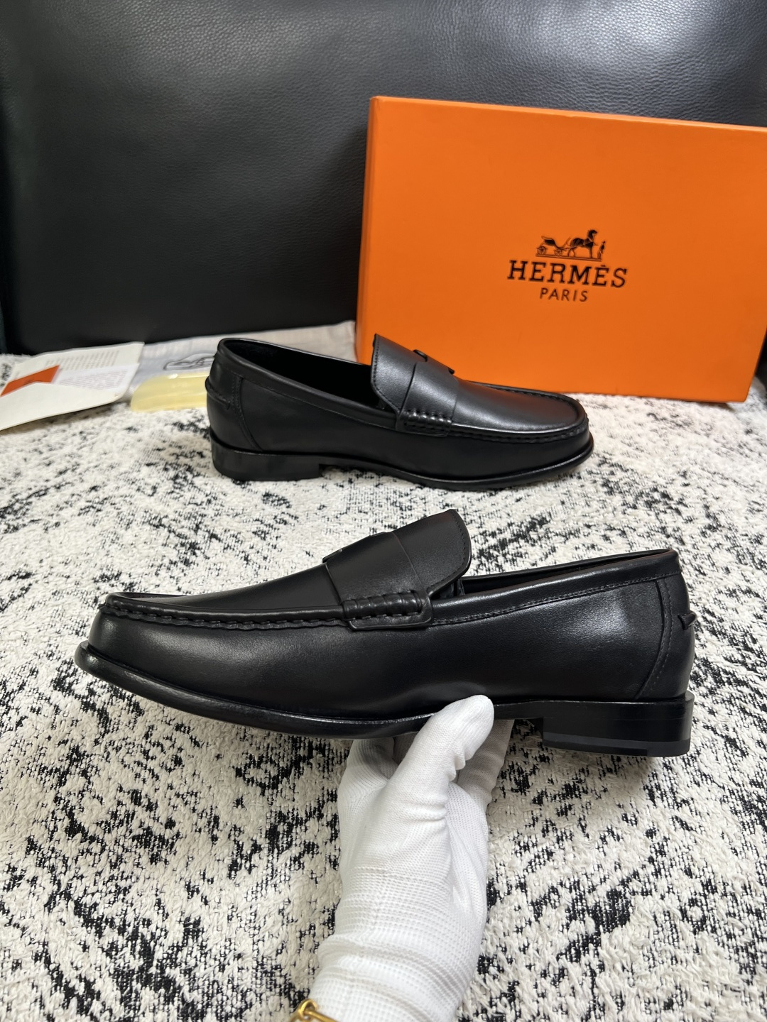 Hermes  高品质  顶级工艺品 爱马仕 皮鞋专柜同步 原厂配置，意大利进口原版牛皮面料，透气舒适进口水染牛里垫，鞋
