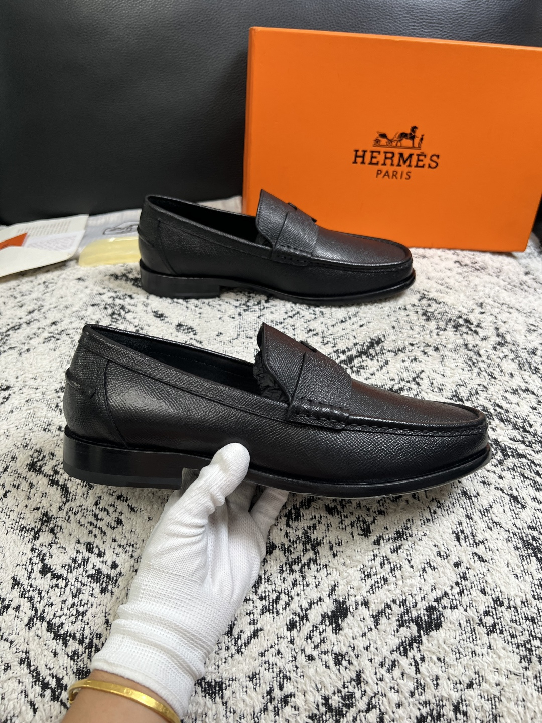 Hermes  高品质  顶级工艺品 爱马仕 皮鞋专柜同步 原厂配置，意大利进口原版牛皮面料，透气舒适进口水染牛里垫，鞋