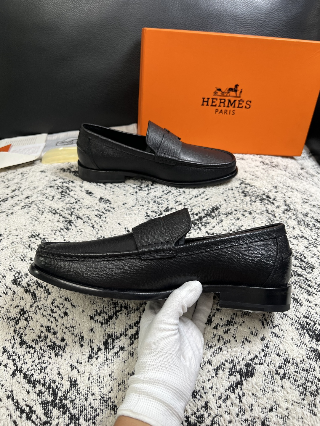 Hermes  高品质  顶级工艺品 爱马仕 皮鞋专柜同步 原厂配置，意大利进口原版牛皮面料，透气舒适进口水染牛里垫，鞋