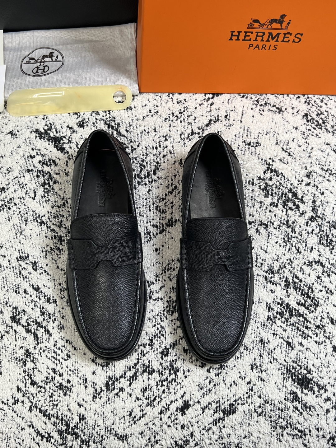Hermes  高品质  顶级工艺品 爱马仕 皮鞋专柜同步 原厂配置，意大利进口原版牛皮面料，透气舒适进口水染牛里垫，鞋