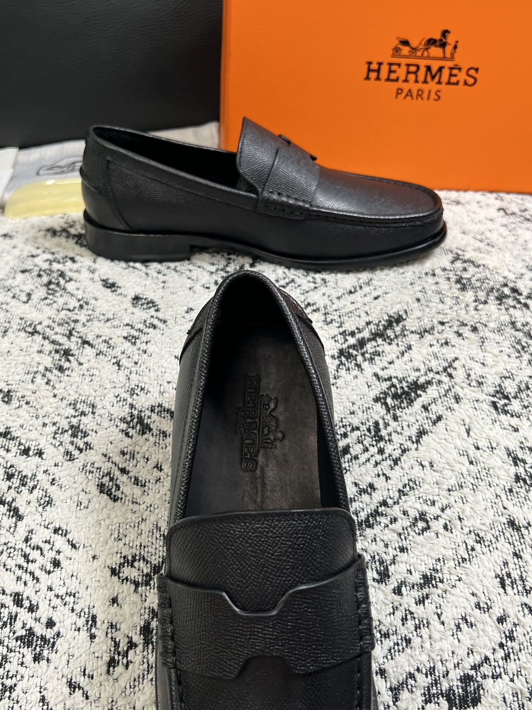 Hermes  高品质  顶级工艺品 爱马仕 皮鞋专柜同步 原厂配置，意大利进口原版牛皮面料，透气舒适进口水染牛里垫，鞋