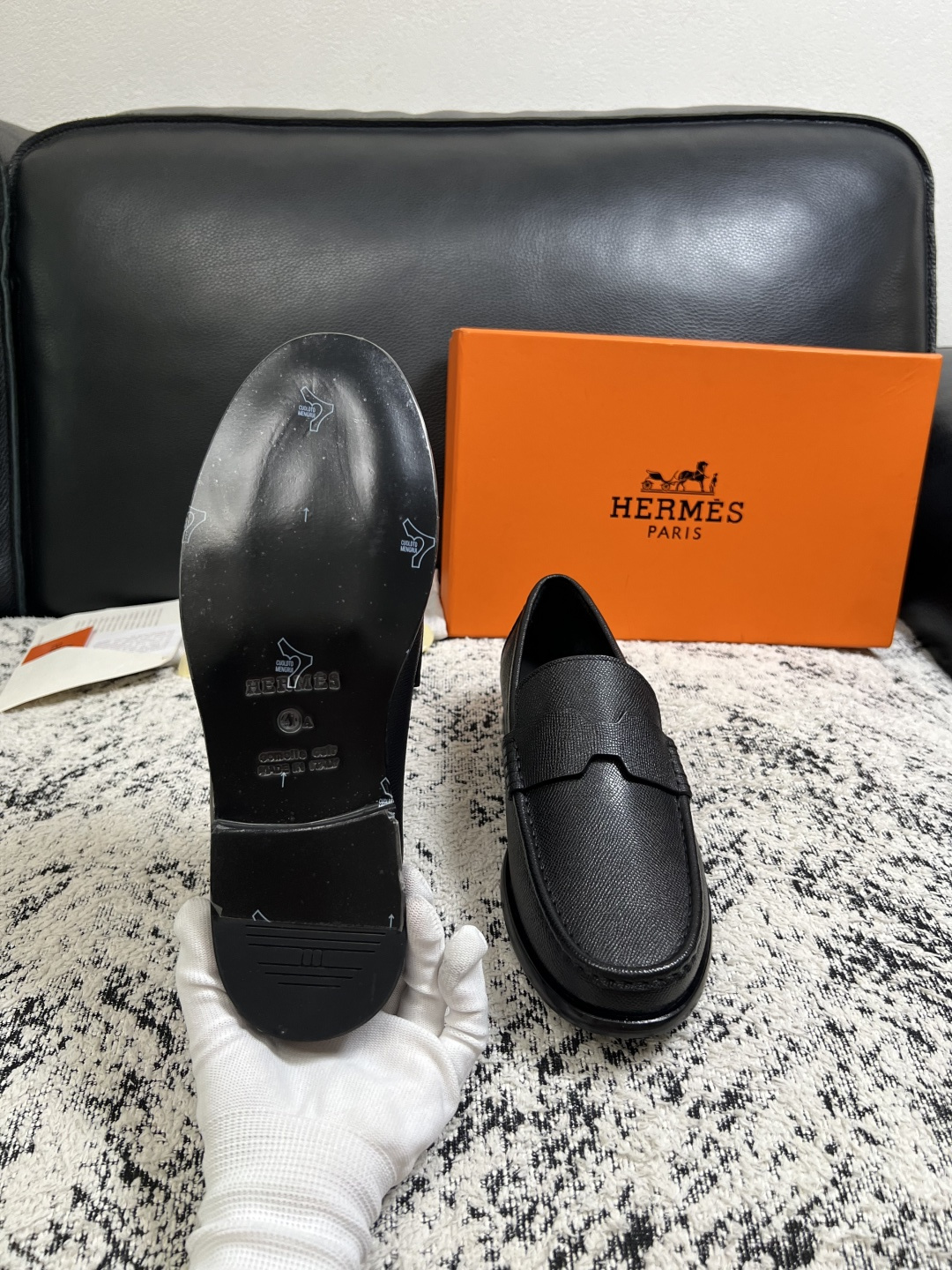 Hermes  高品质  顶级工艺品 爱马仕 皮鞋专柜同步 原厂配置，意大利进口原版牛皮面料，透气舒适进口水染牛里垫，鞋