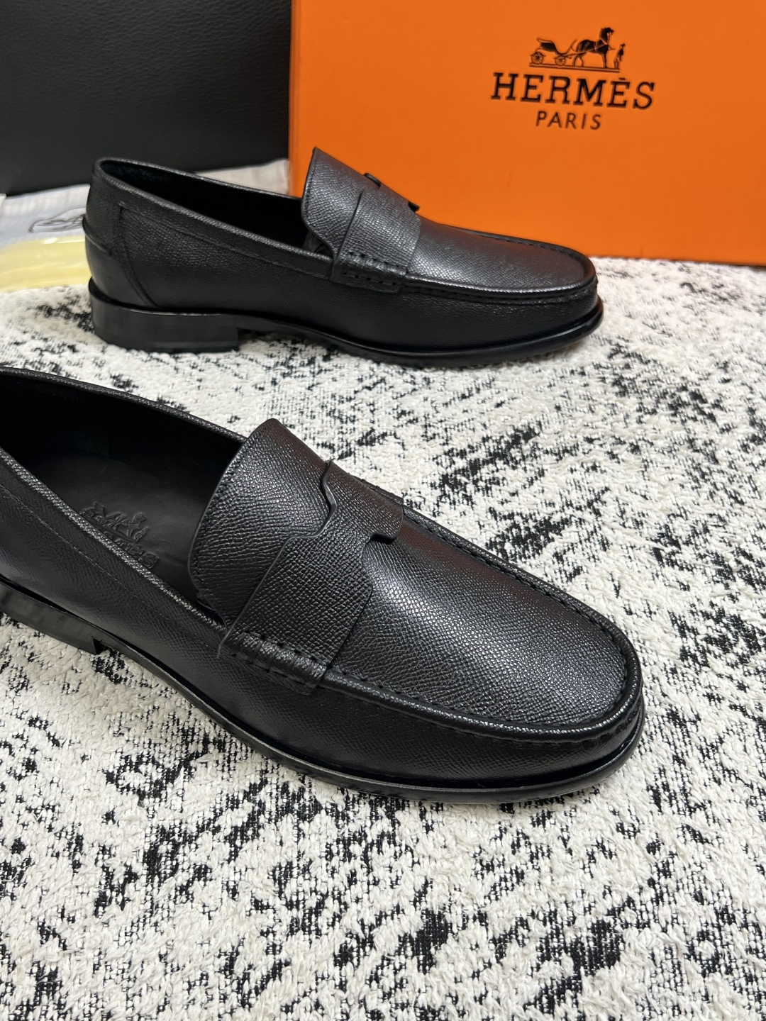 Hermes  高品质  顶级工艺品 爱马仕 皮鞋专柜同步 原厂配置，意大利进口原版牛皮面料，透气舒适进口水染牛里垫，鞋