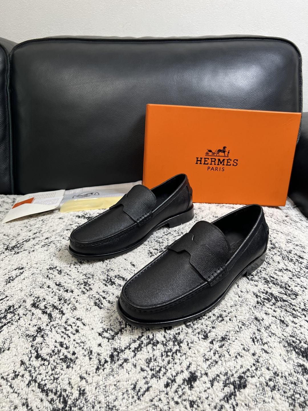 Hermes  高品质  顶级工艺品 爱马仕 皮鞋专柜同步 原厂配置，意大利进口原版牛皮面料，透气舒适进口水染牛里垫，鞋