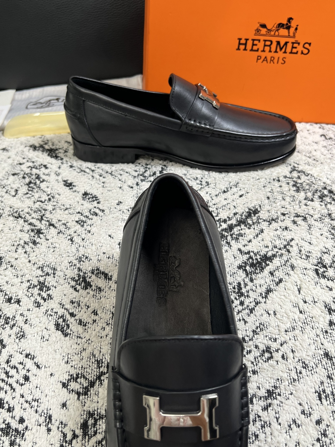 Hermes  高品质  顶级工艺品 爱马仕 皮鞋专柜同步 原厂配置，意大利进口原版牛皮面料，透气舒适进口水染牛里垫，鞋