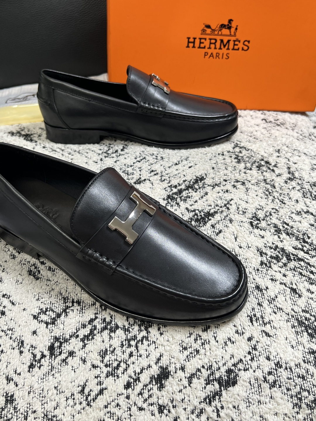 Hermes  高品质  顶级工艺品 爱马仕 皮鞋专柜同步 原厂配置，意大利进口原版牛皮面料，透气舒适进口水染牛里垫，鞋
