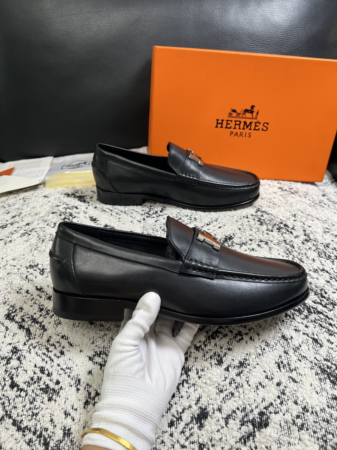 Hermes  高品质  顶级工艺品 爱马仕 皮鞋专柜同步 原厂配置，意大利进口原版牛皮面料，透气舒适进口水染牛里垫，鞋