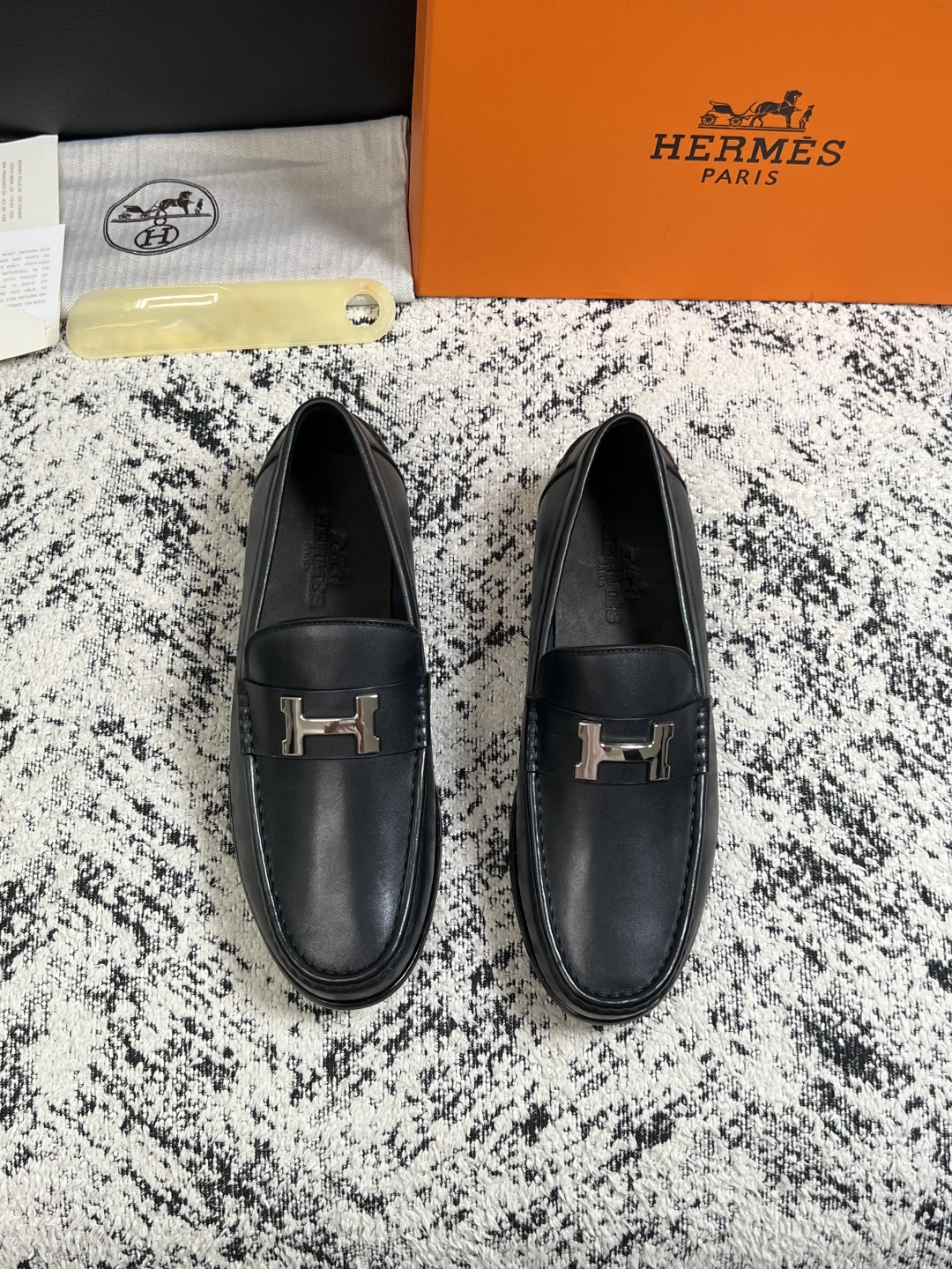 Hermes  高品质  顶级工艺品 爱马仕 皮鞋专柜同步 原厂配置，意大利进口原版牛皮面料，透气舒适进口水染牛里垫，鞋