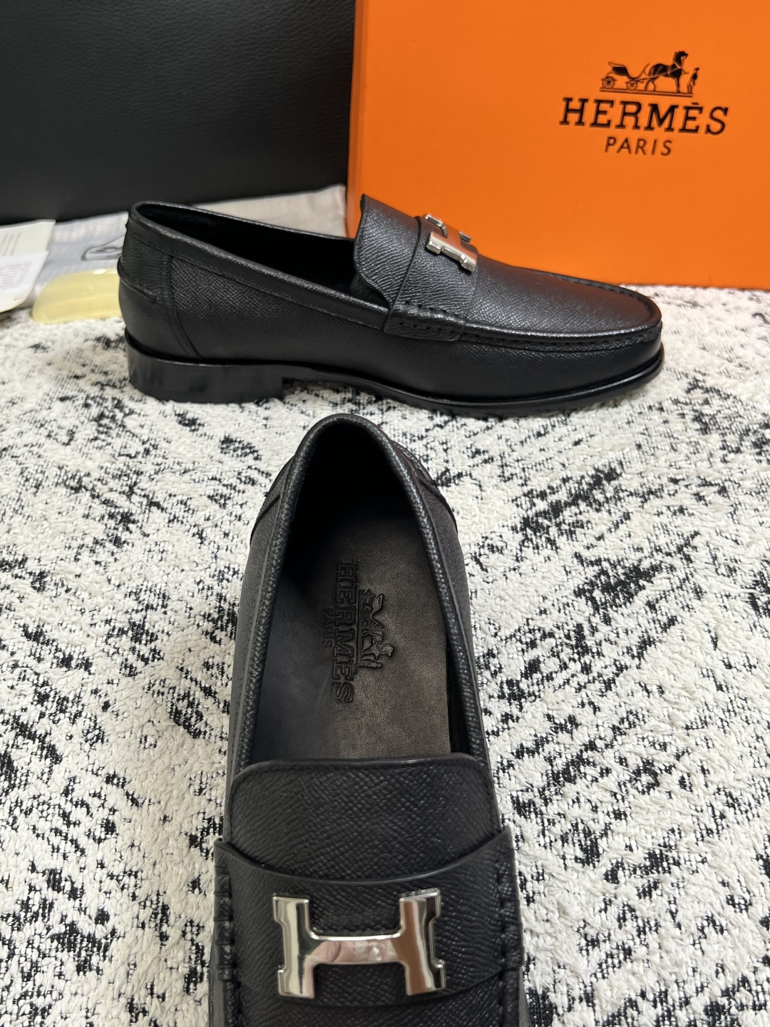 Hermes  高品质  顶级工艺品 爱马仕 皮鞋专柜同步 原厂配置，意大利进口原版牛皮面料，透气舒适进口水染牛里垫，鞋