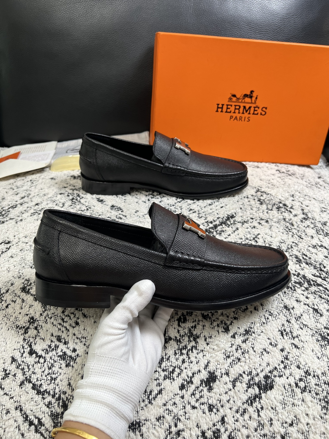 Hermes  高品质  顶级工艺品 爱马仕 皮鞋专柜同步 原厂配置，意大利进口原版牛皮面料，透气舒适进口水染牛里垫，鞋